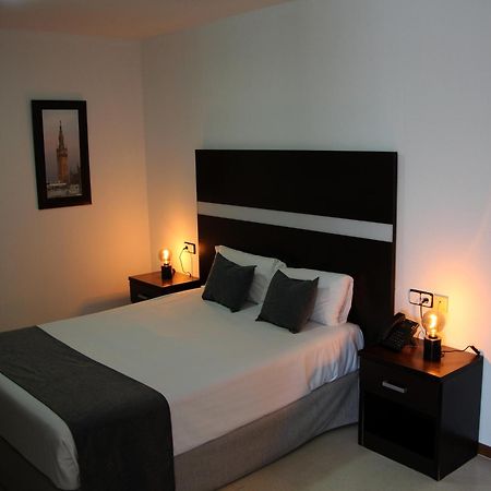 Hospedium Hotel Blu Torre De Sevilla تورّي ذي لا رينا المظهر الخارجي الصورة